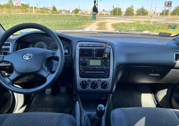 Toyota Avensis cena 7000 przebieg: 252000, rok produkcji 2001 z Bielawa małe 529